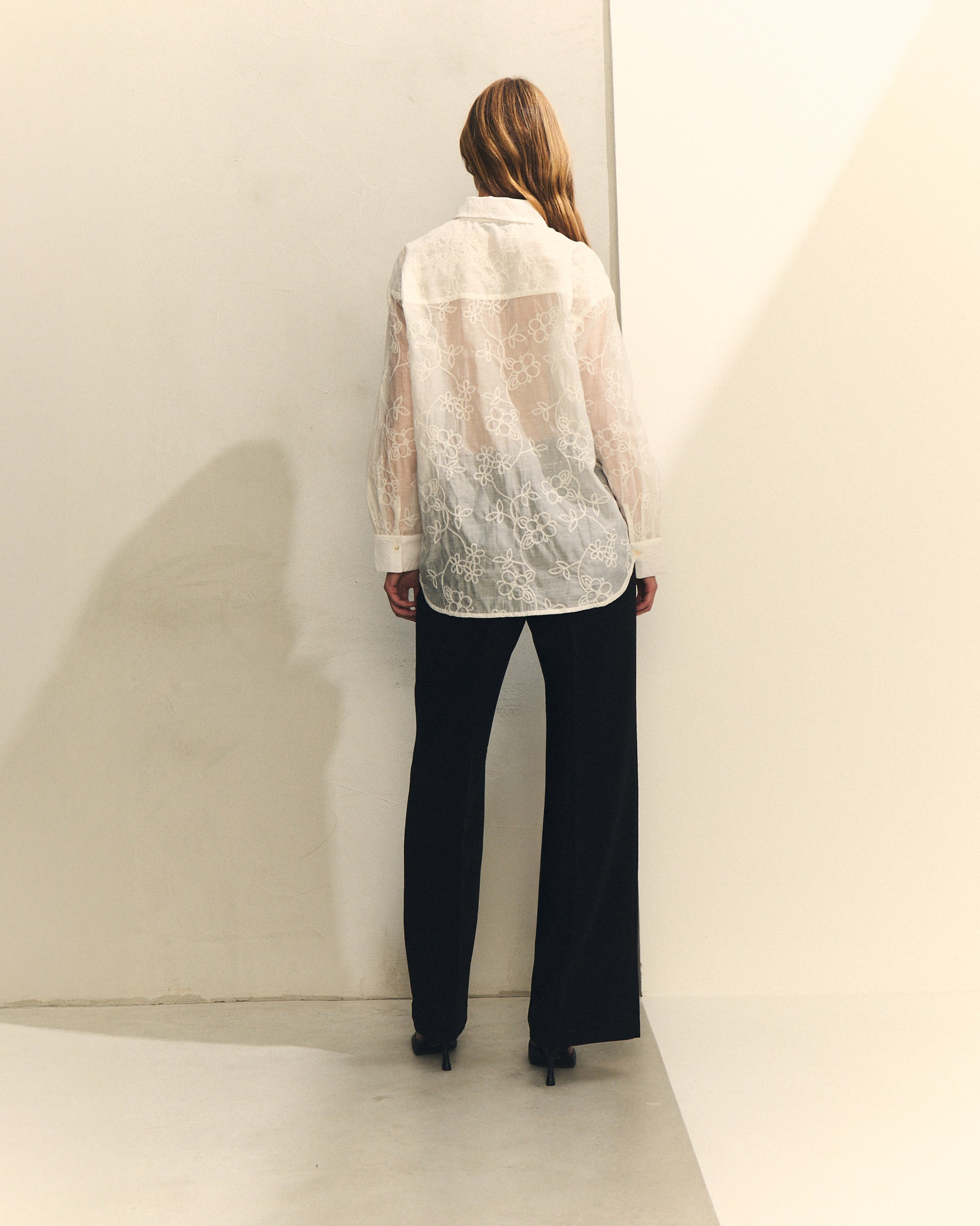 BLUSA MANGA LARGA  BOLSILLO BORDADO
