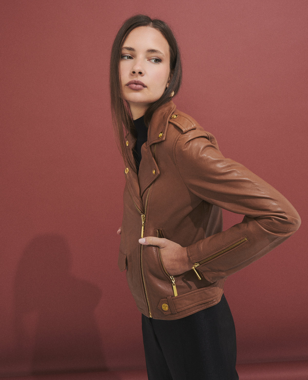 Chaqueta 100% piel de mujer estilo biker.