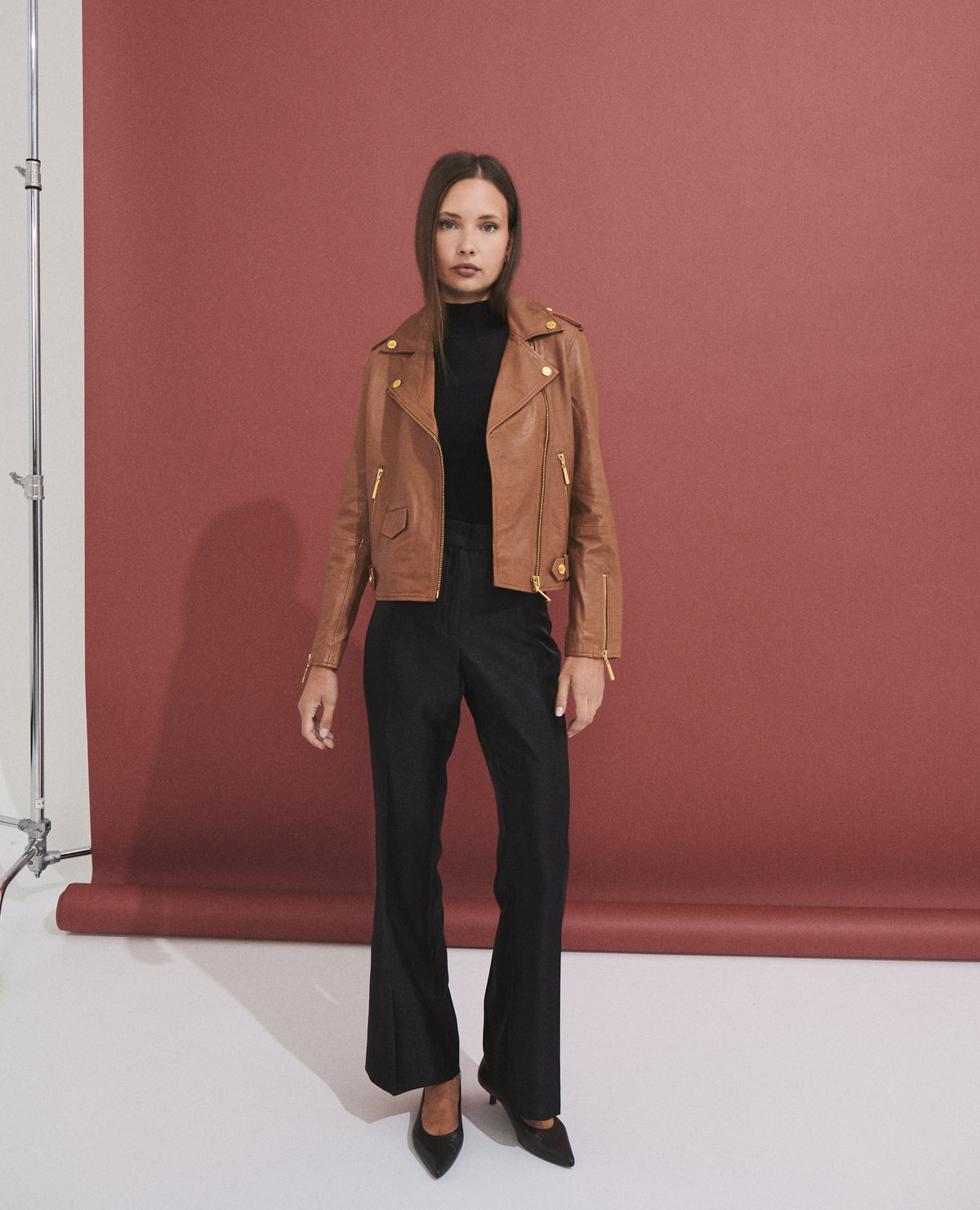 Chaqueta 100% piel de mujer estilo biker.