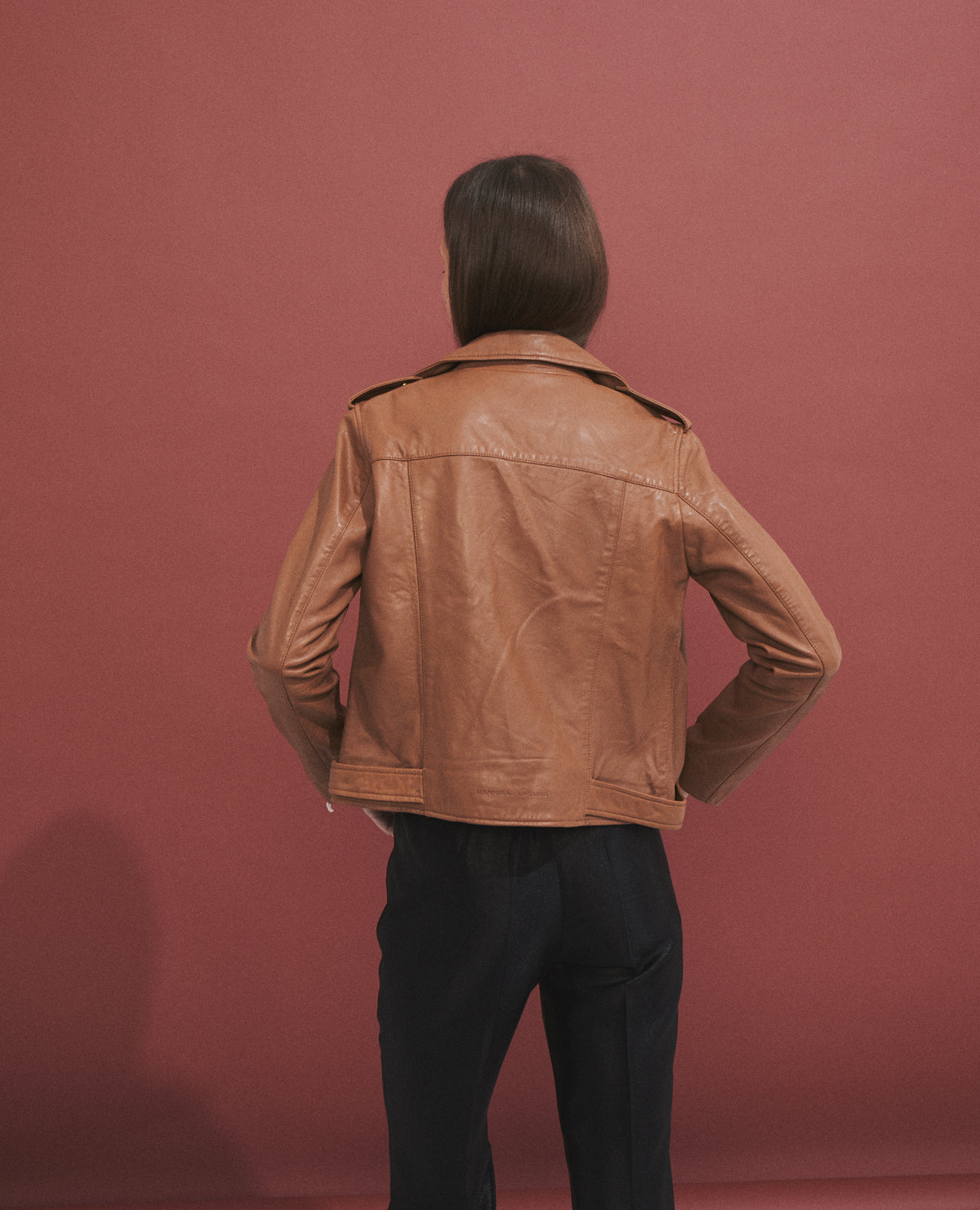 Chaqueta 100% piel de mujer estilo biker.