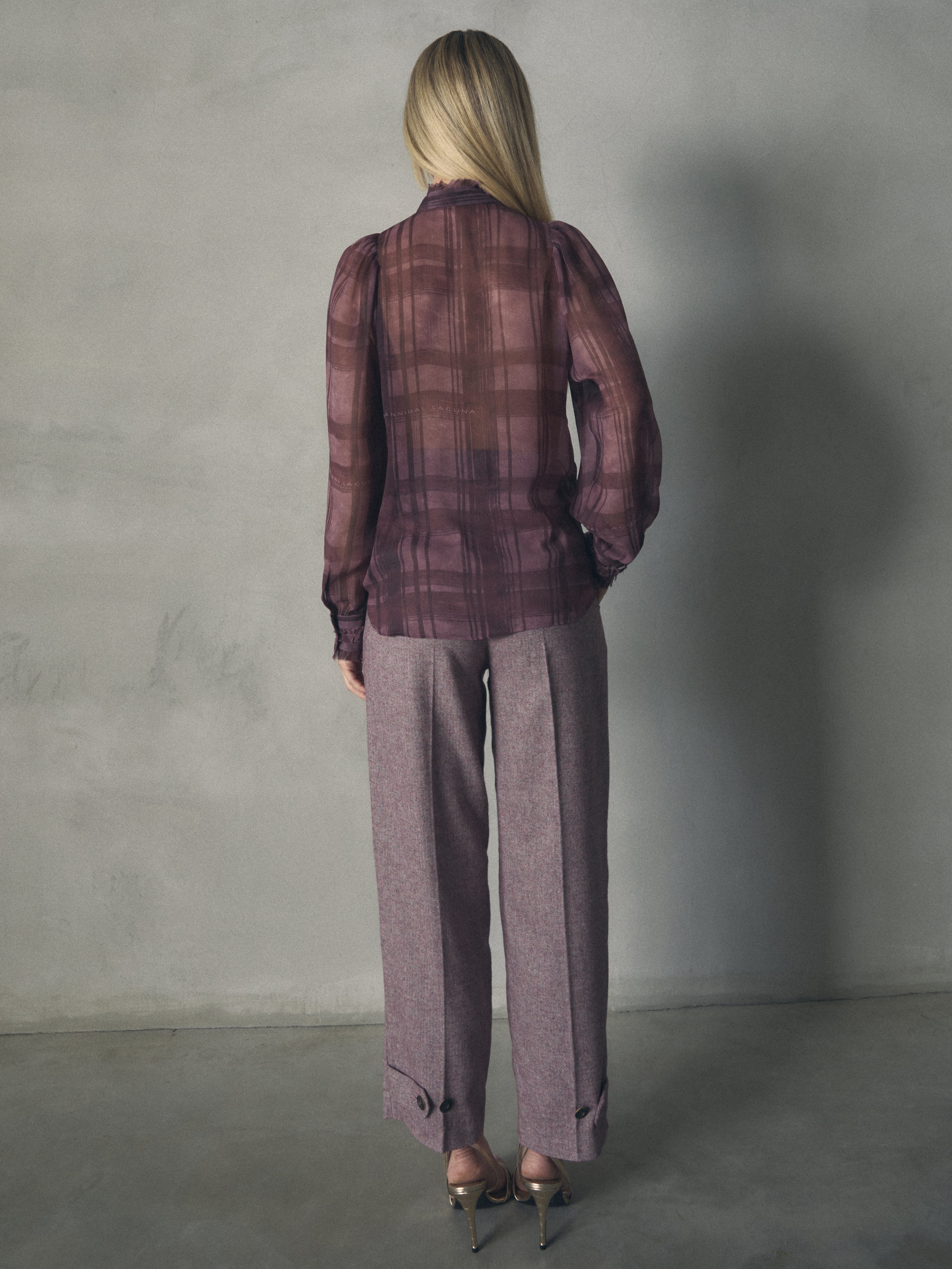 BLUSA DE CUADROS DETALLE DELANTERO