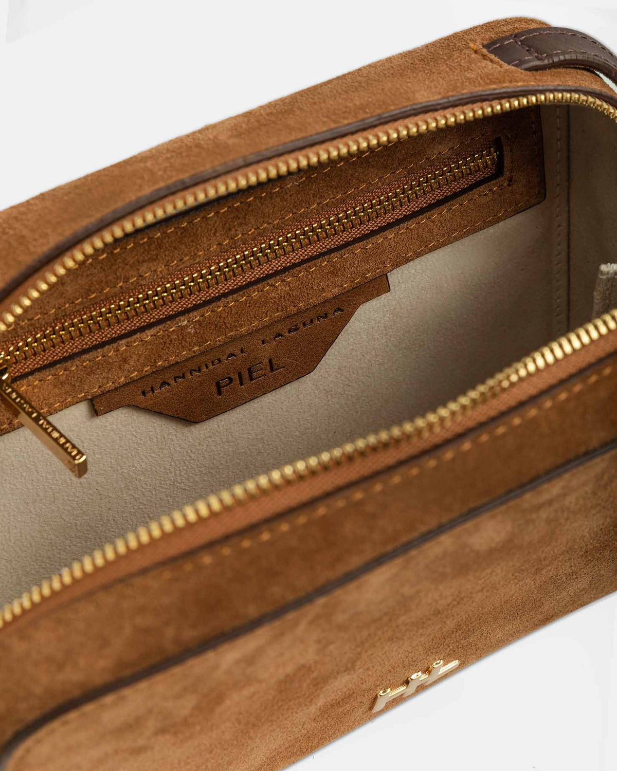 Bolso pequeño de piel con asa larga