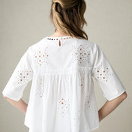 BLUSA VOLANTE CALADA