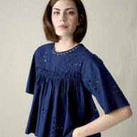 BLUSA VOLANTE CALADA