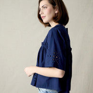 BLUSA VOLANTE CALADA