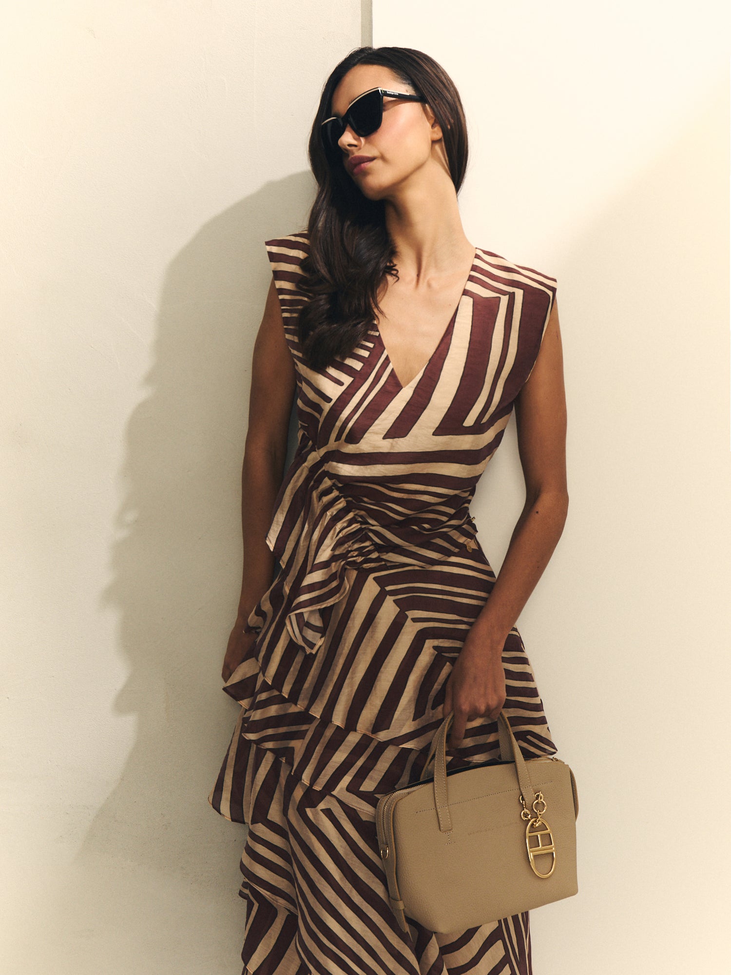 BLUSA ESTAMPADA CON ESCOTE PICO
