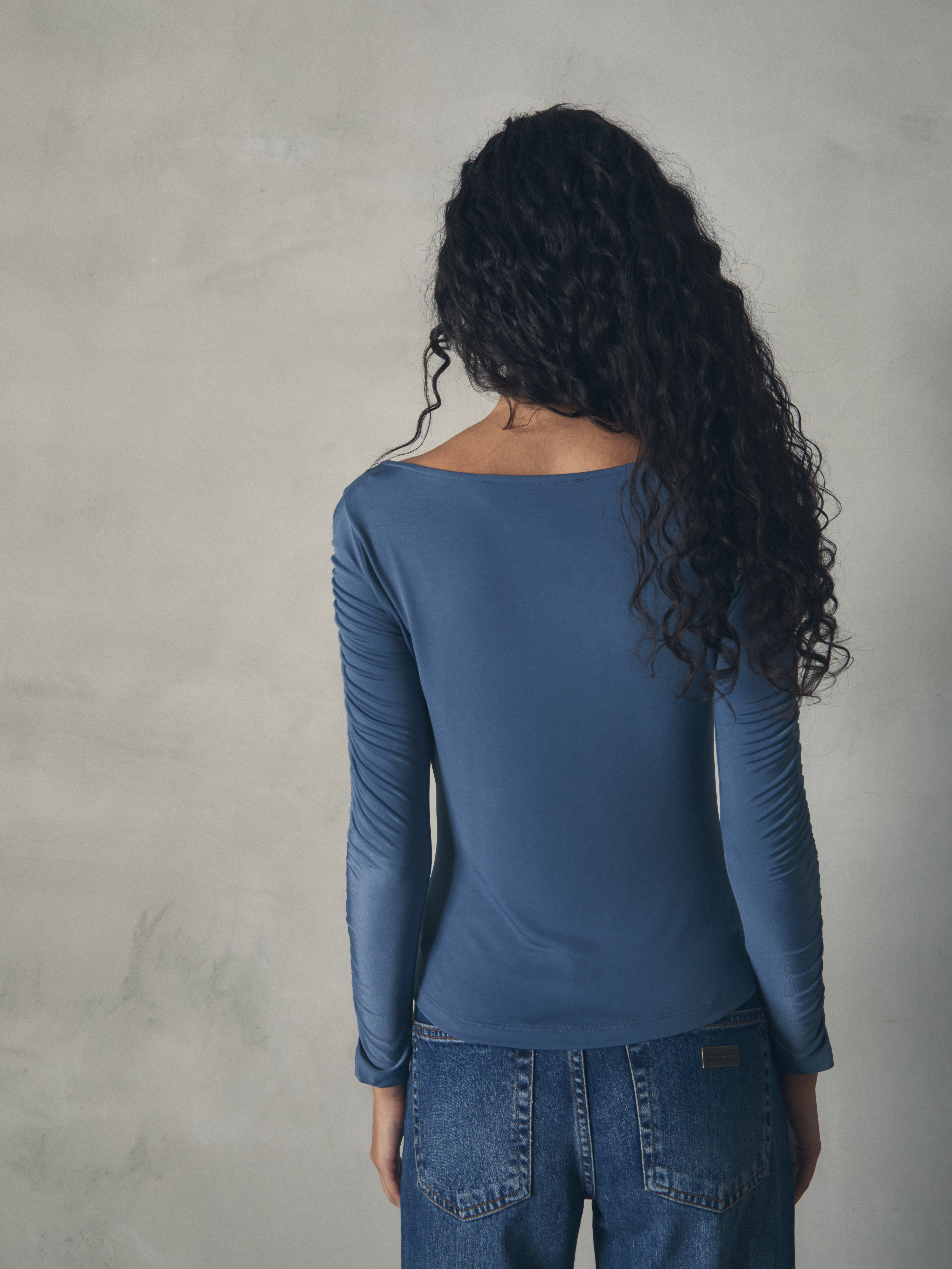 CAMISETA CON FRUNCE