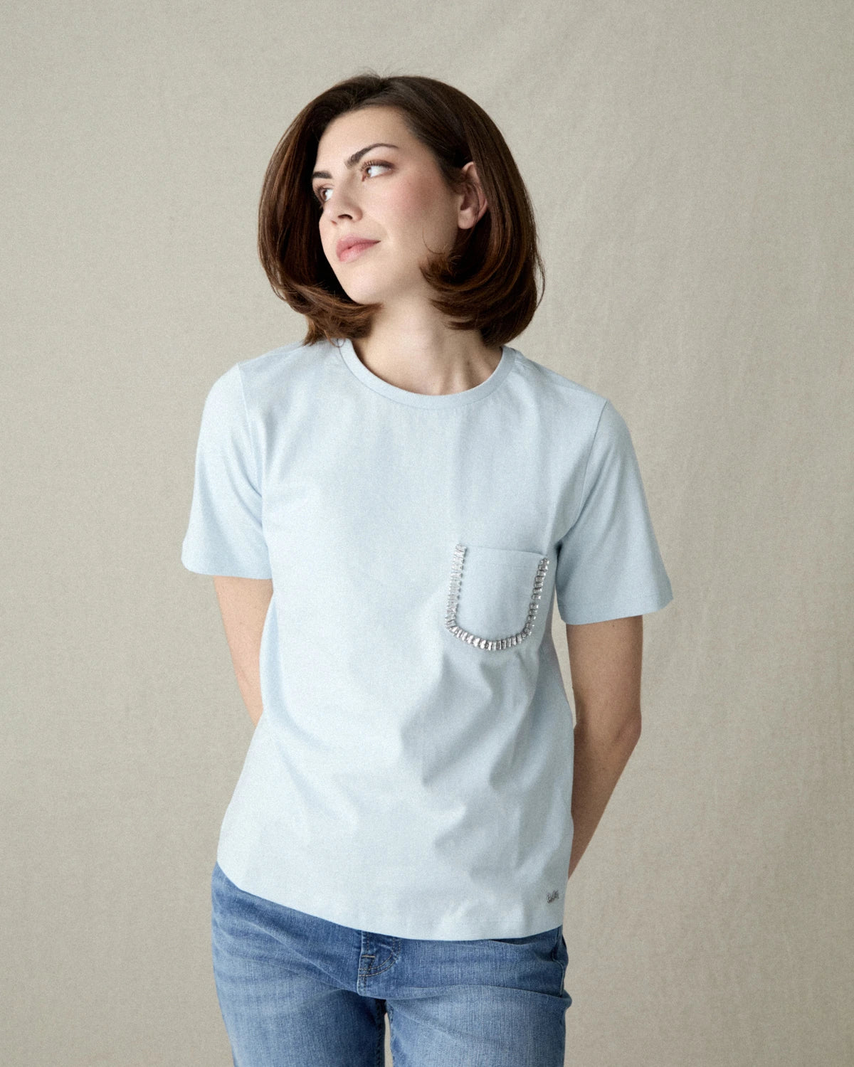 CAMISETA CUELLO CAJA BOLSILLO JOYA