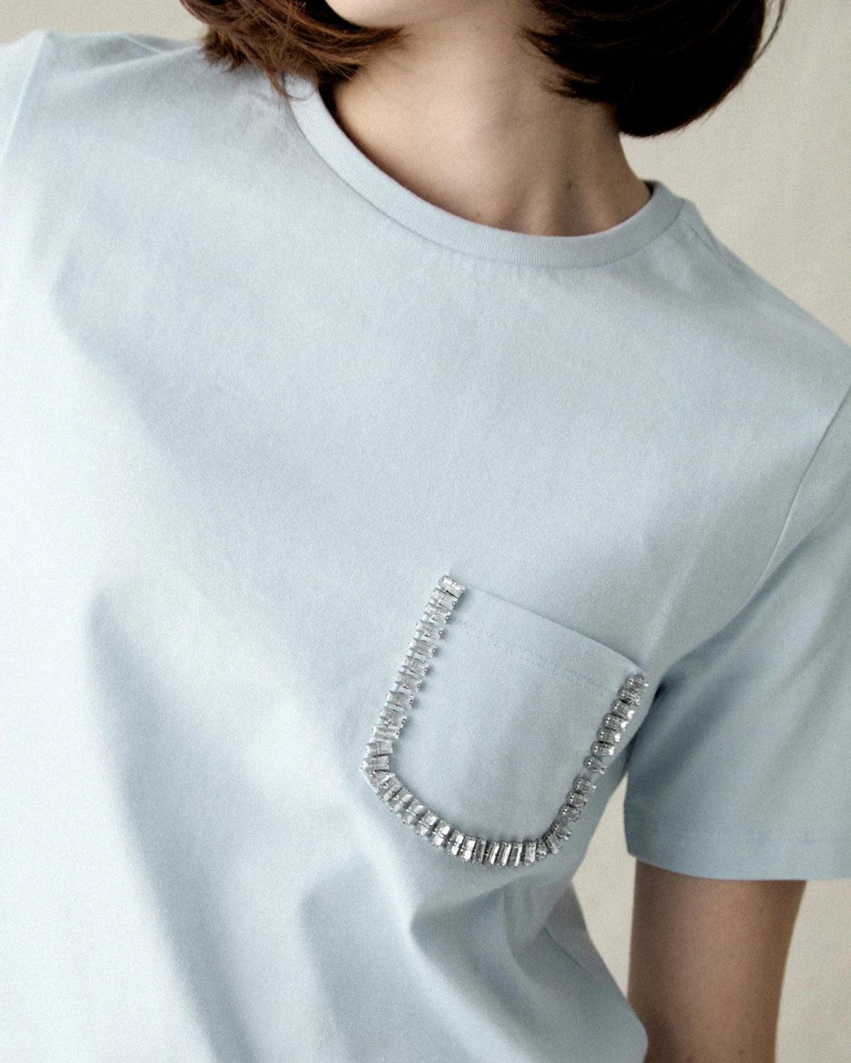 CAMISETA CUELLO CAJA BOLSILLO JOYA