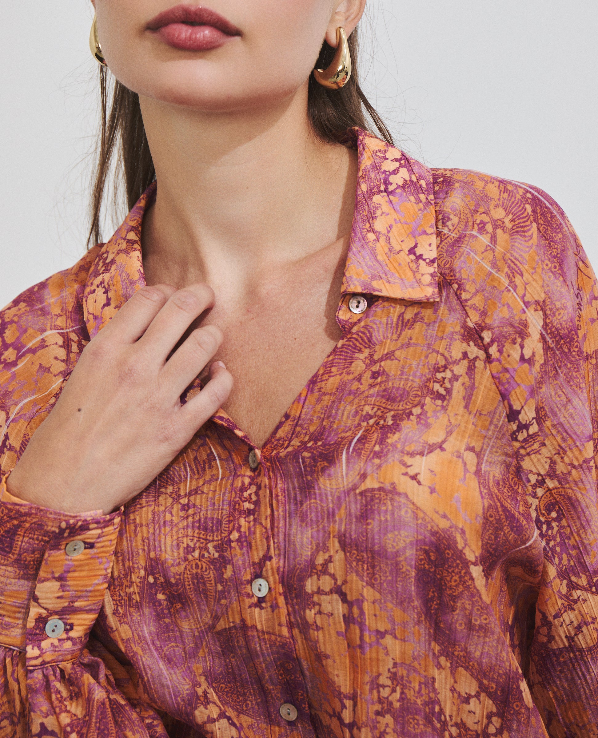 Camisa con estampado abstracto de Hannibal Laguna — vista lateral