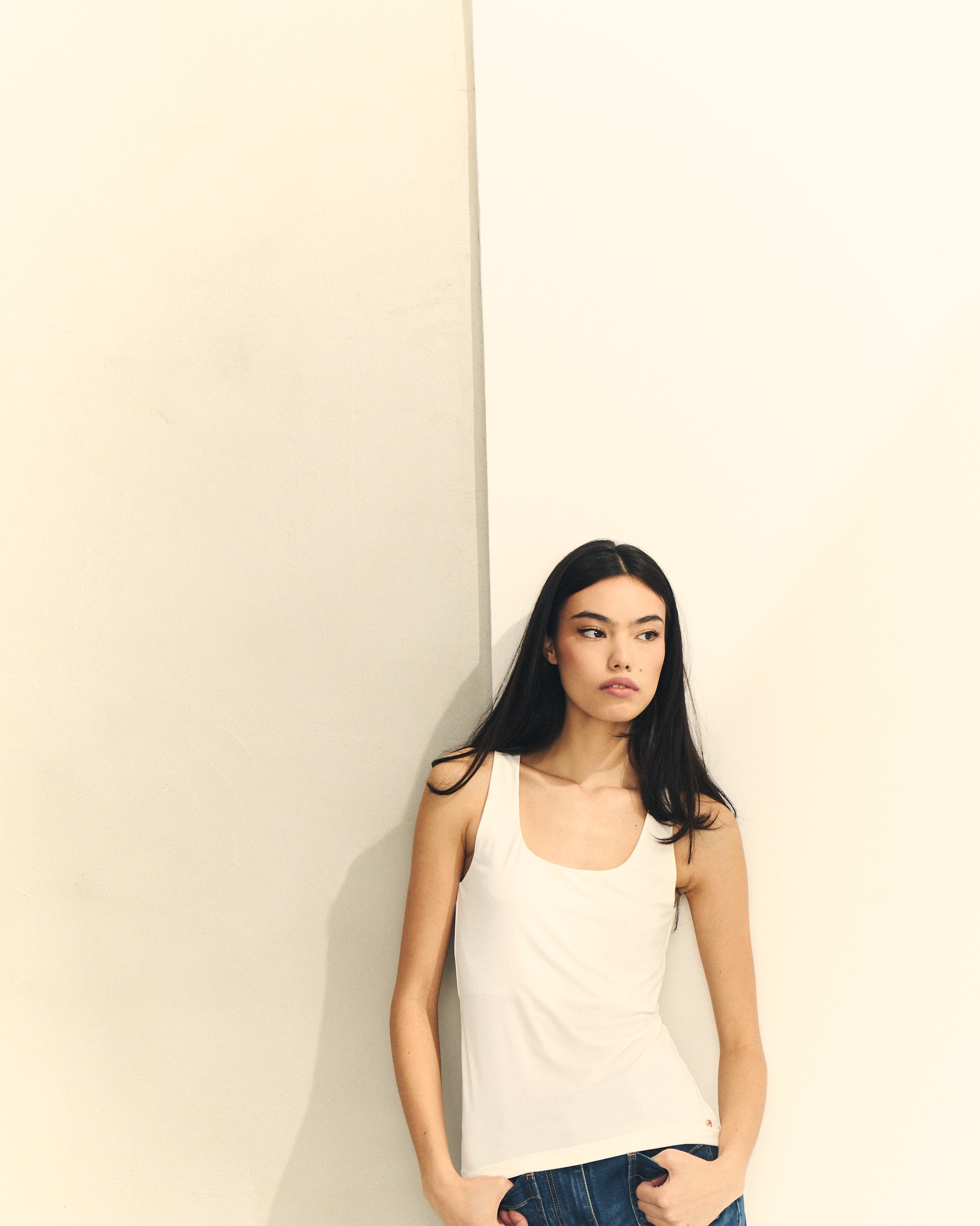 CAMISETA BASICA SIN MANGAS