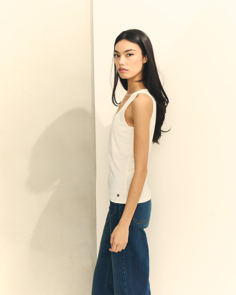 CAMISETA BASICA SIN MANGAS