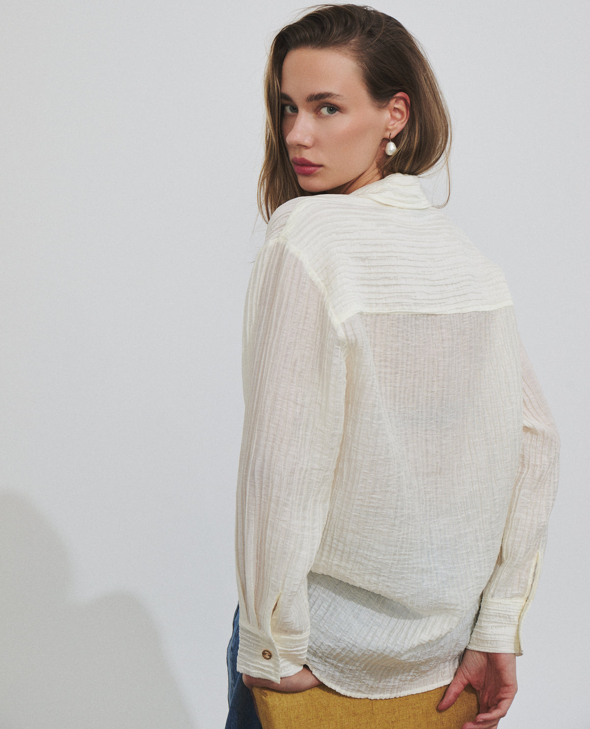 Camisa de mujer con tejido con textura