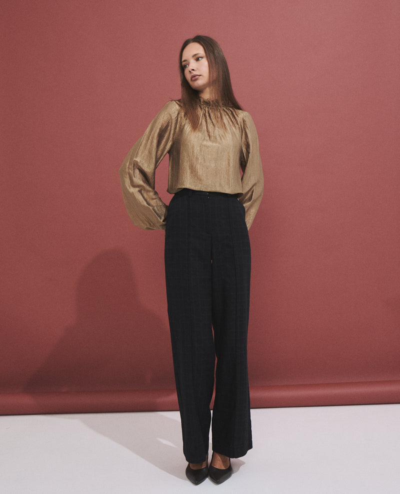 Blusa de mujer con tejido con textura