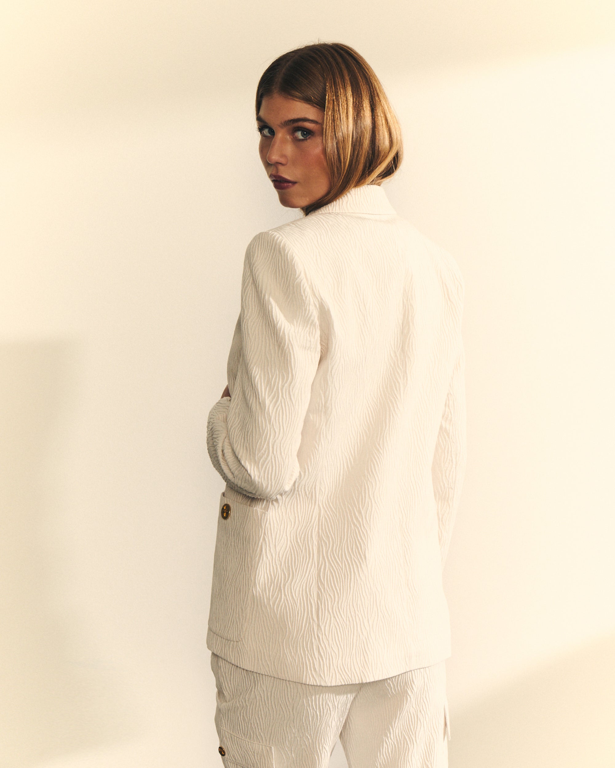 BLUSÃO JACQUARD BOLSO CHAPA