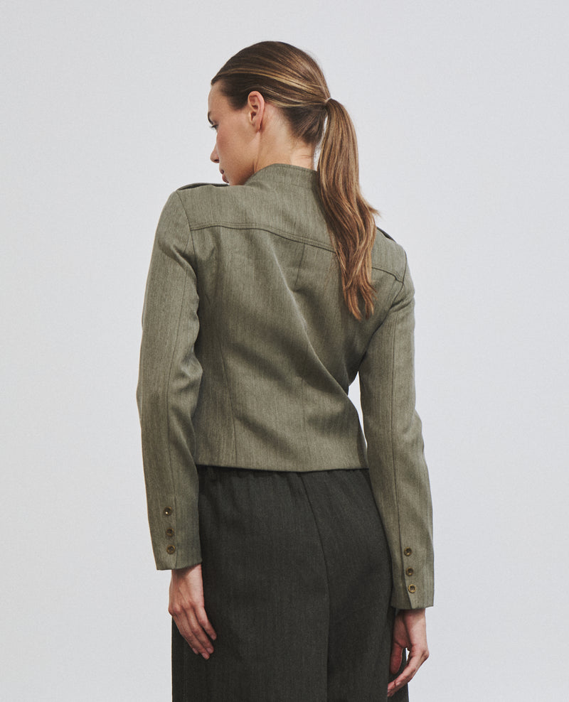 Chaqueta de mujer con botones estilo militar