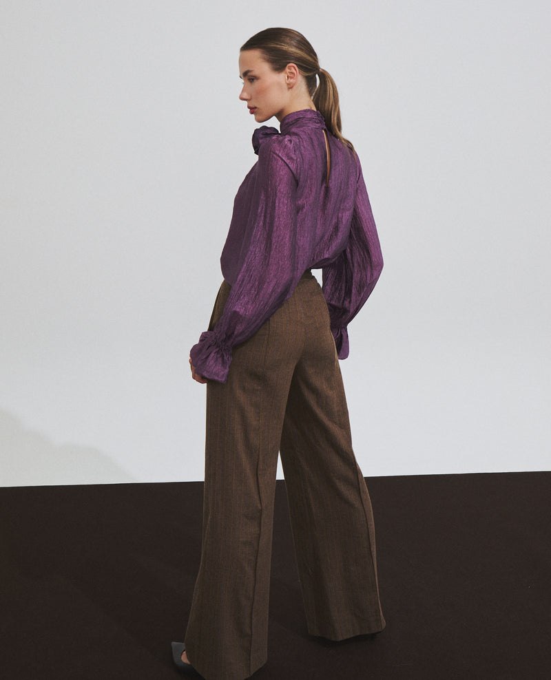 Blusa de mujer con tejido con textura y volante