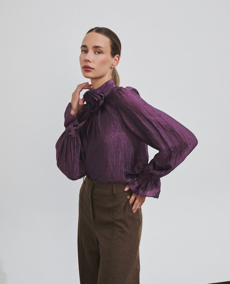 Blusa de mujer con tejido con textura y volante