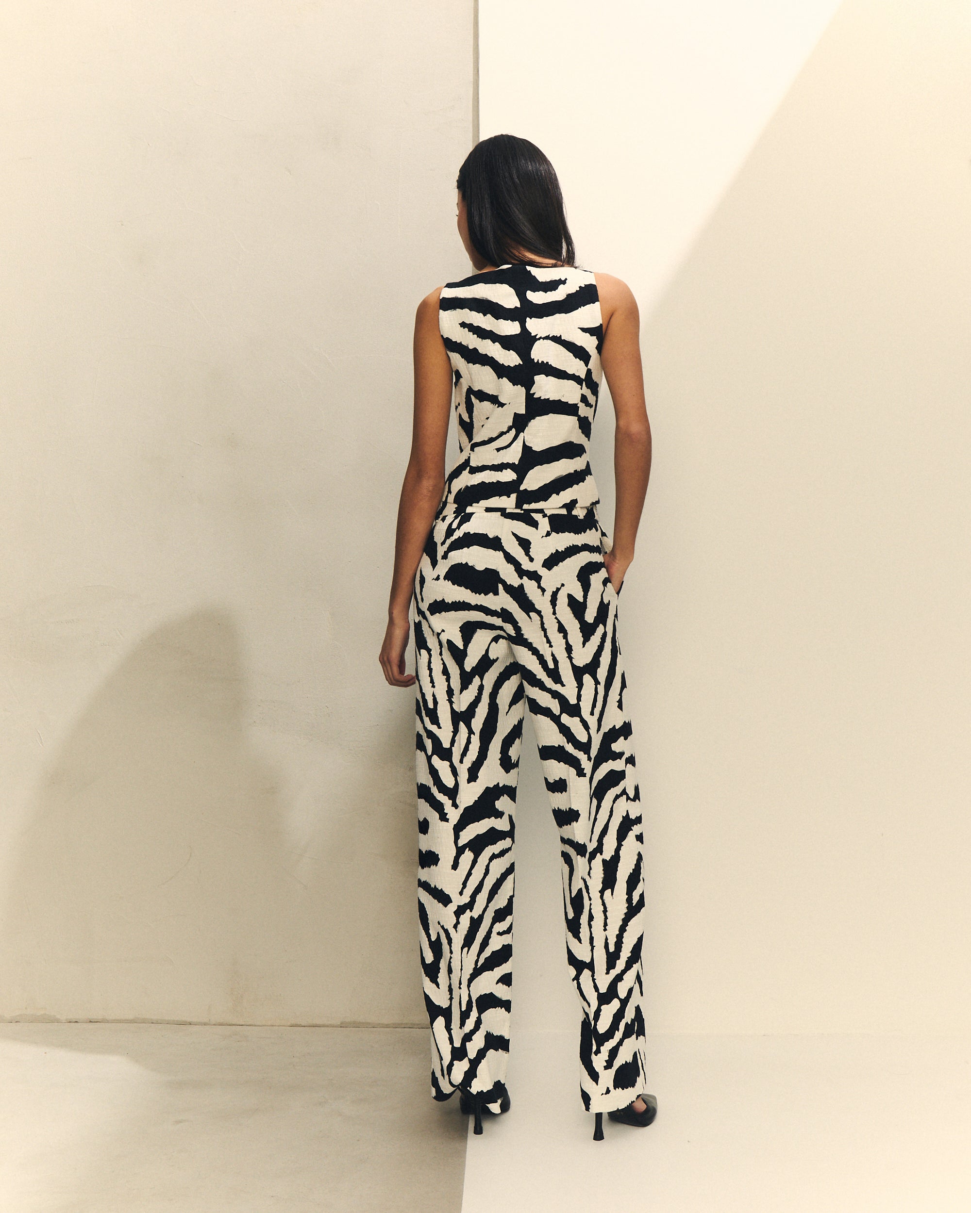 CALÇAS LARGAS ESTAMPADO ZEBRA