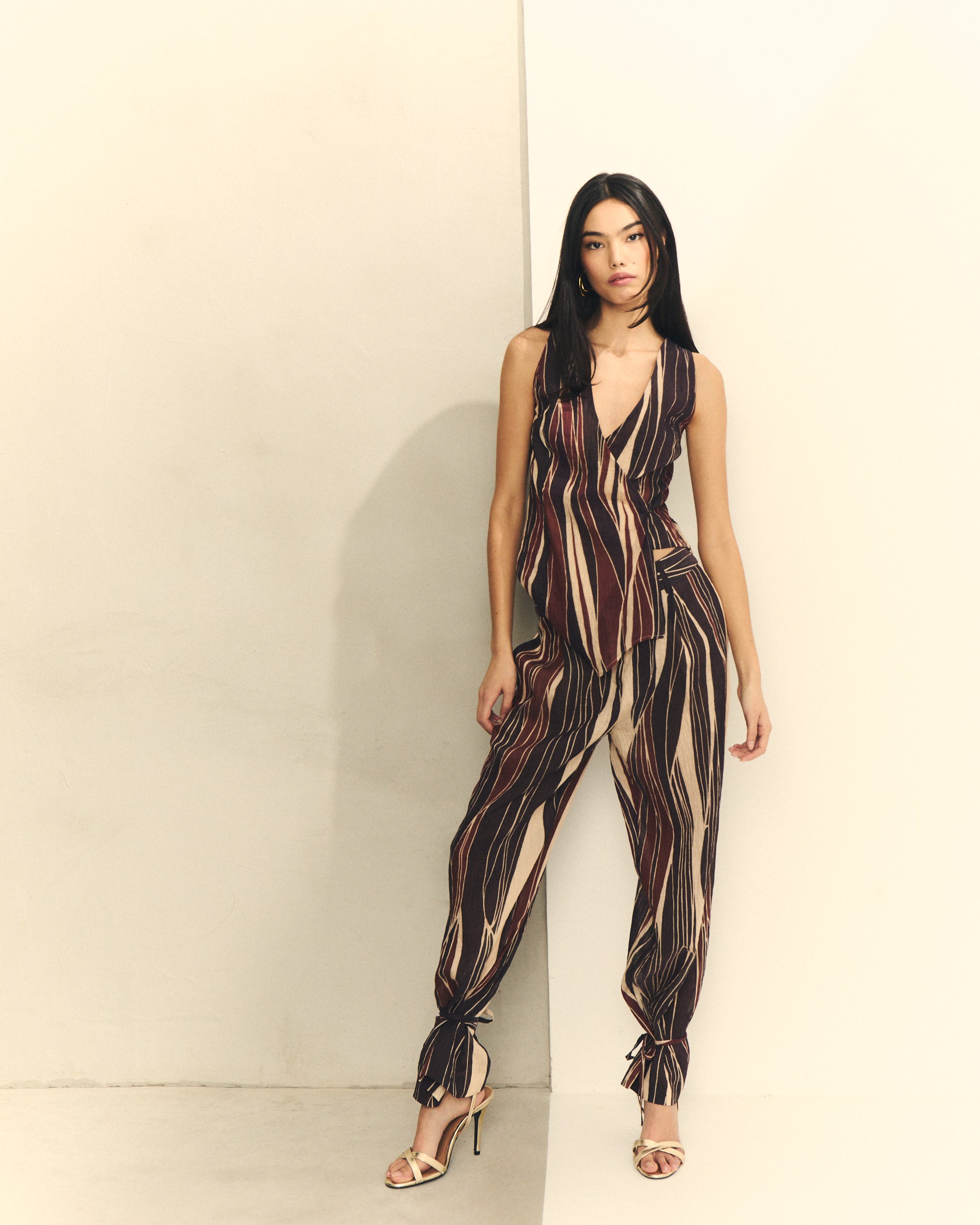 PANTALON DE RAYAS FLUIDO ANCHO CON LAZOS