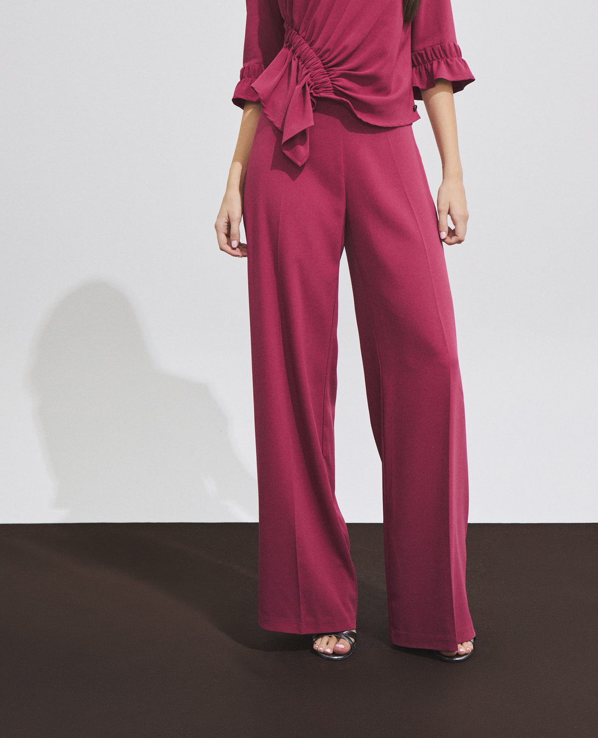 Pantalón de mujer de cintura alta y corte ancho
