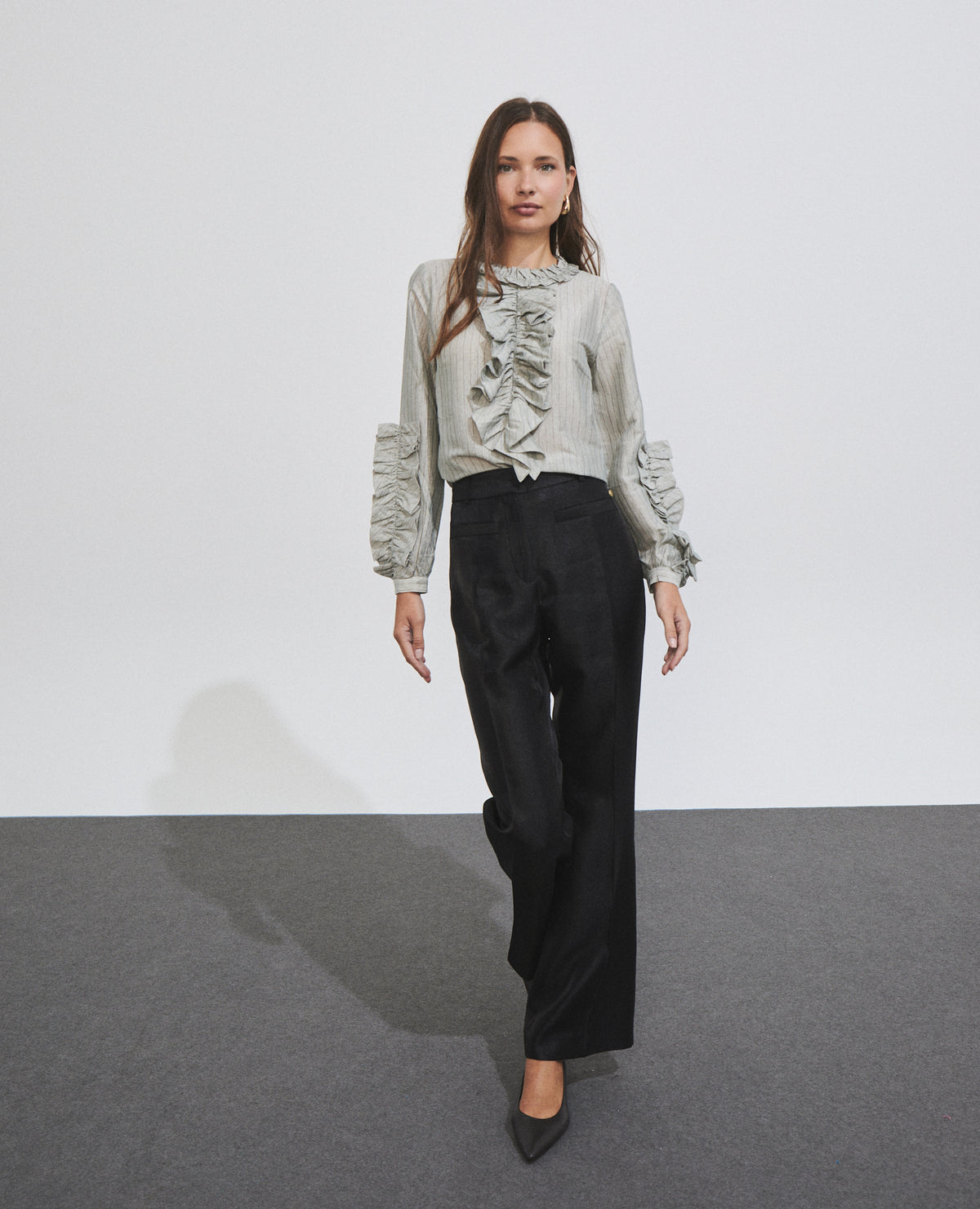 Pantalón de mujer con efecto brillante y corte recto