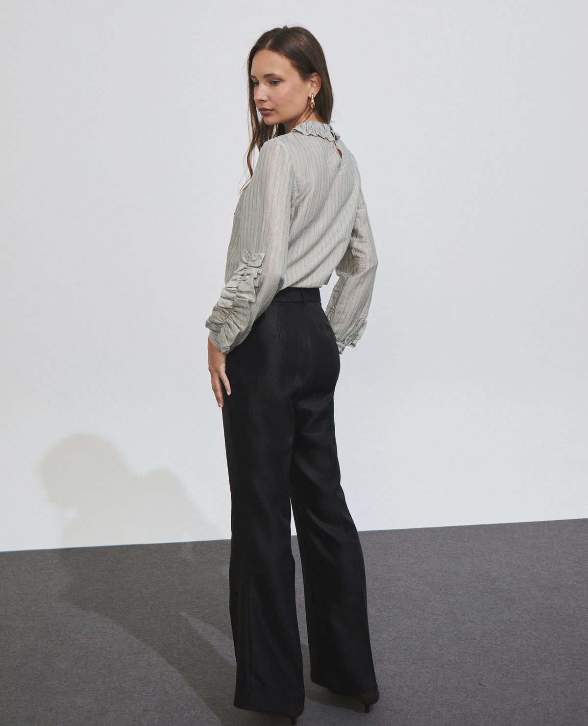 Pantalón de mujer con efecto brillante y corte recto