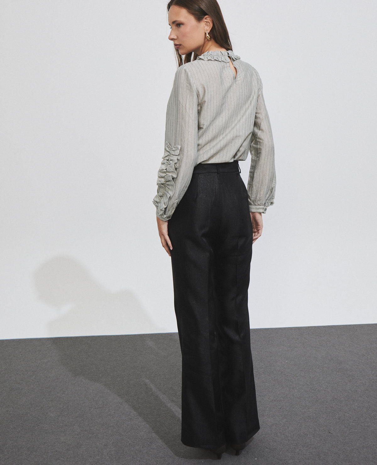 Pantalón de mujer con efecto brillante y corte recto