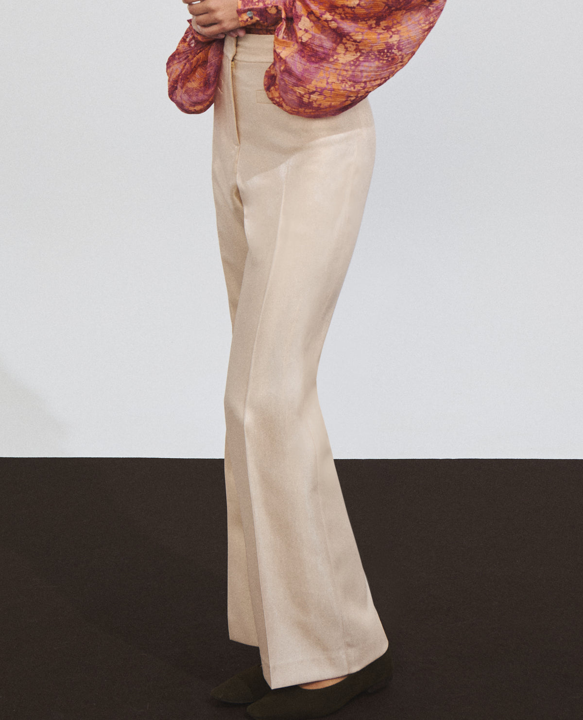 Pantalón de mujer con efecto brillante y corte recto