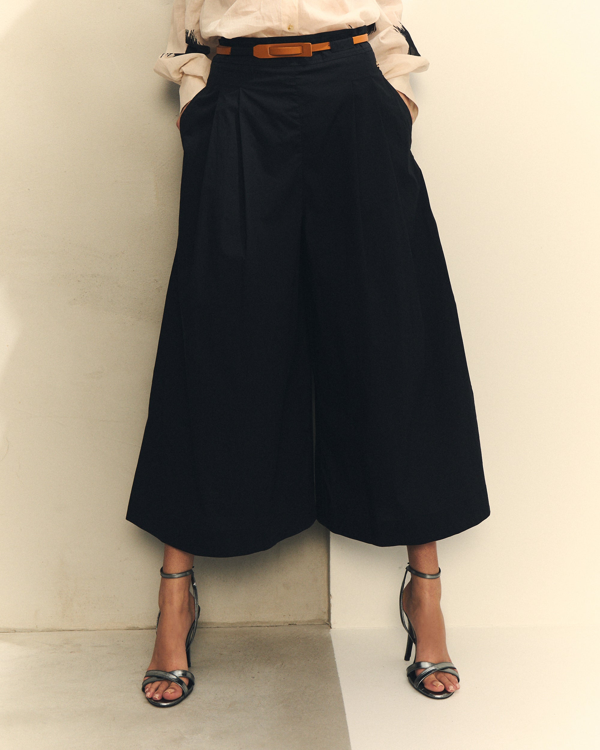 Pantalón ancho negro fresco verano — Hannibal Laguna Collection SS26