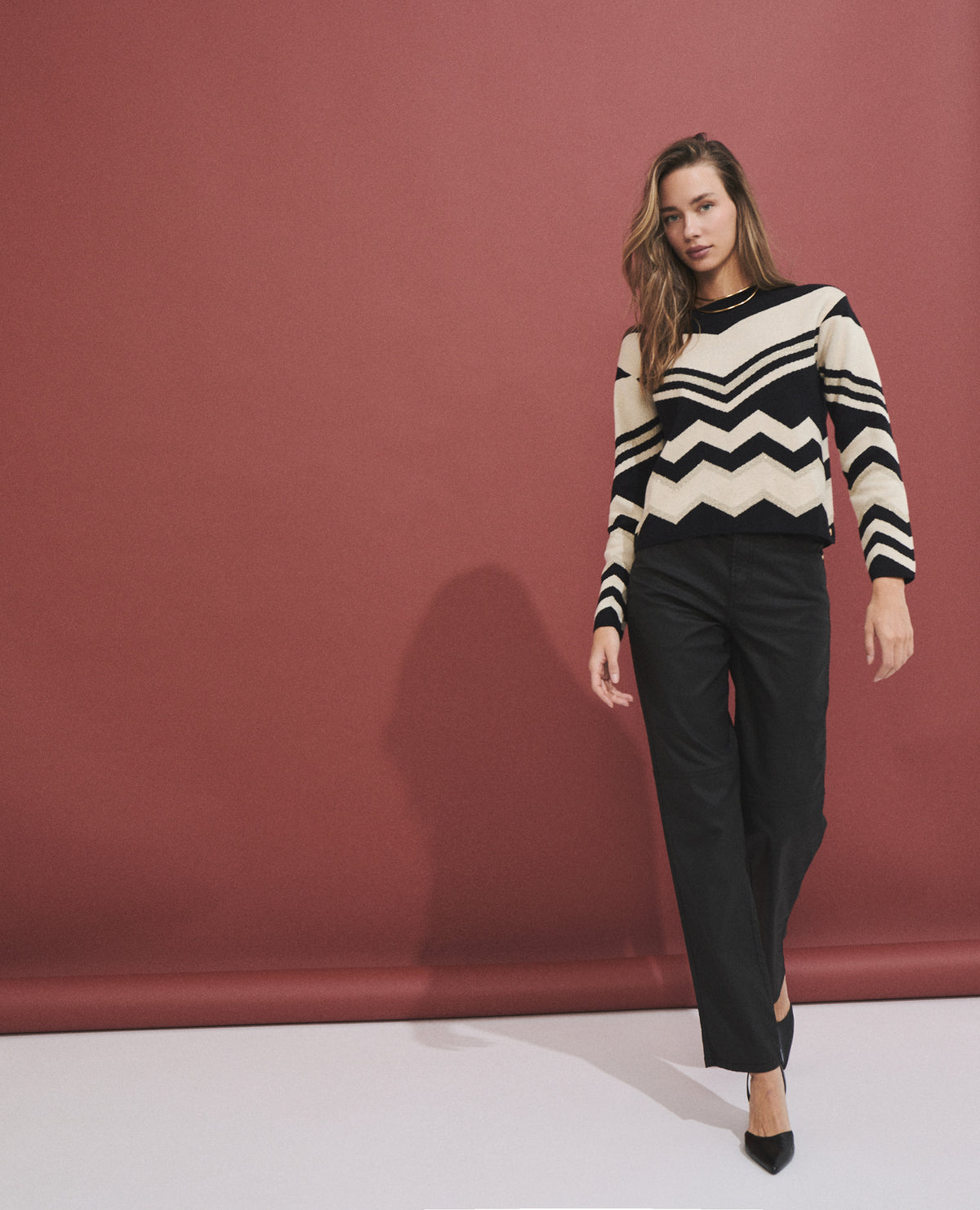 Pantalón largo de mujer con efecto encerado