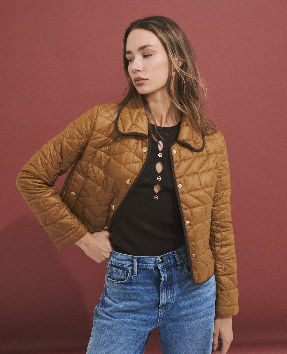 Chaqueta acolchada corta de mujer con cierre de broches