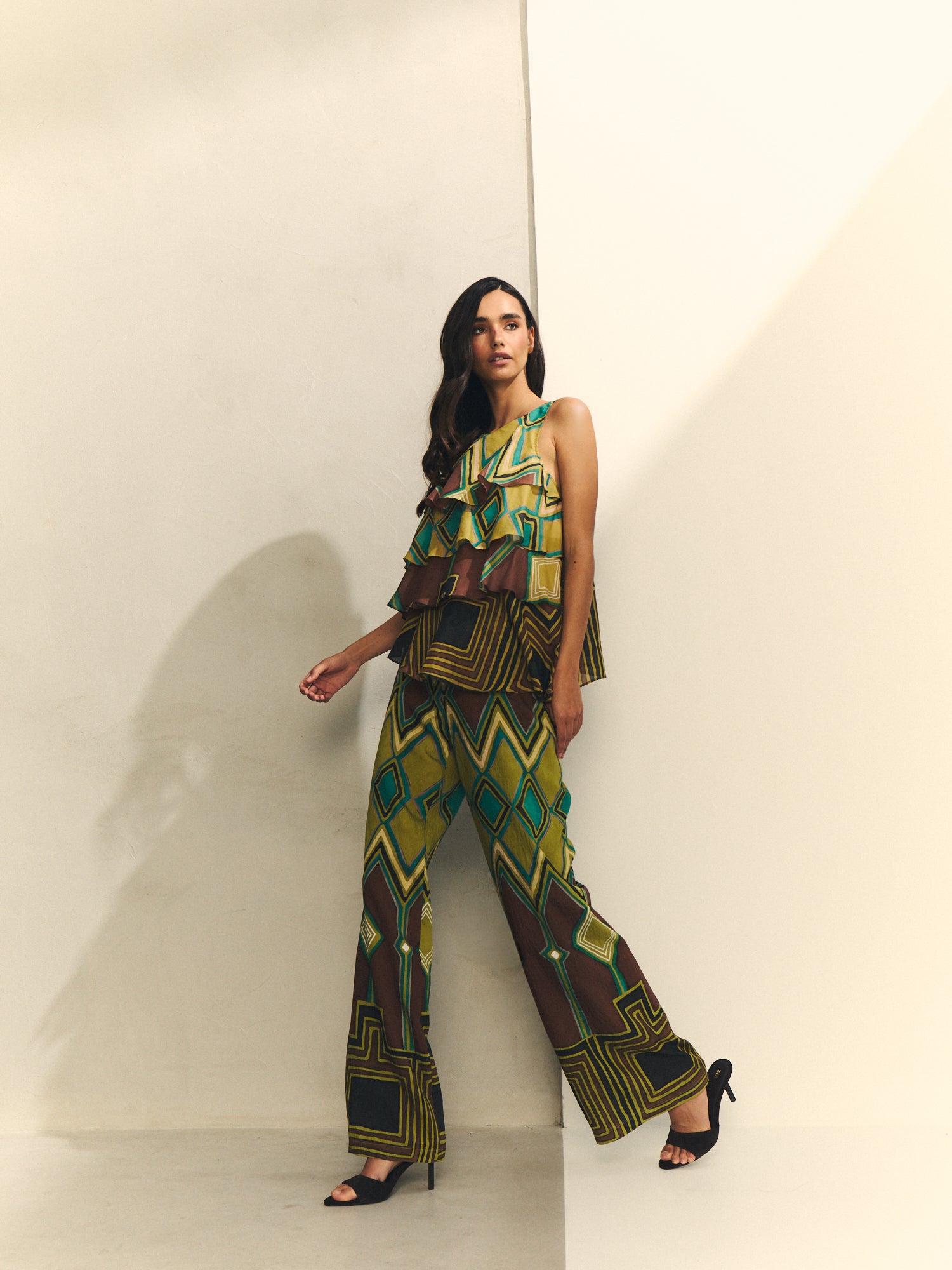 Pantalón estampado geométrico.