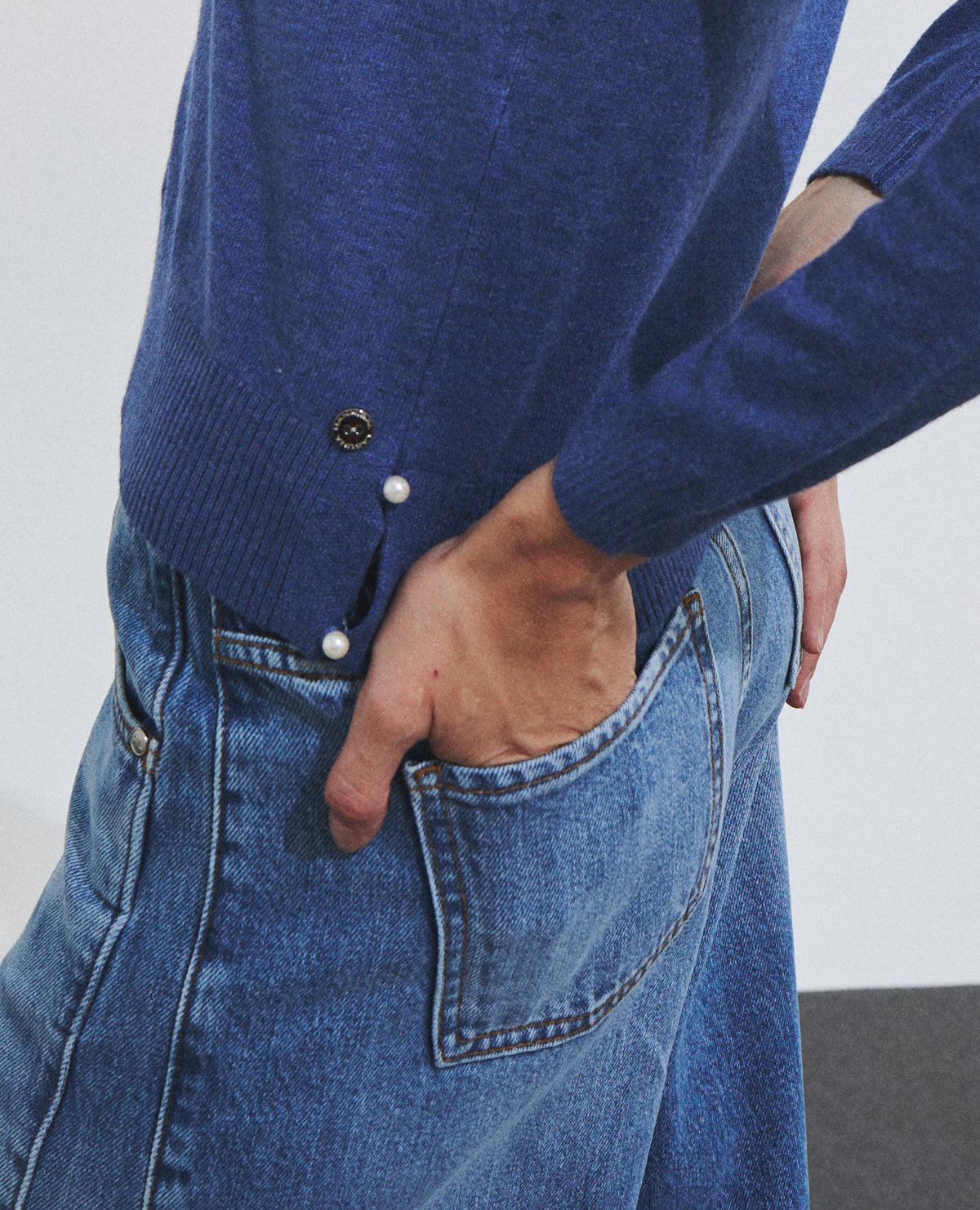 Pantalón vaquero de mujer de efecto desgastado