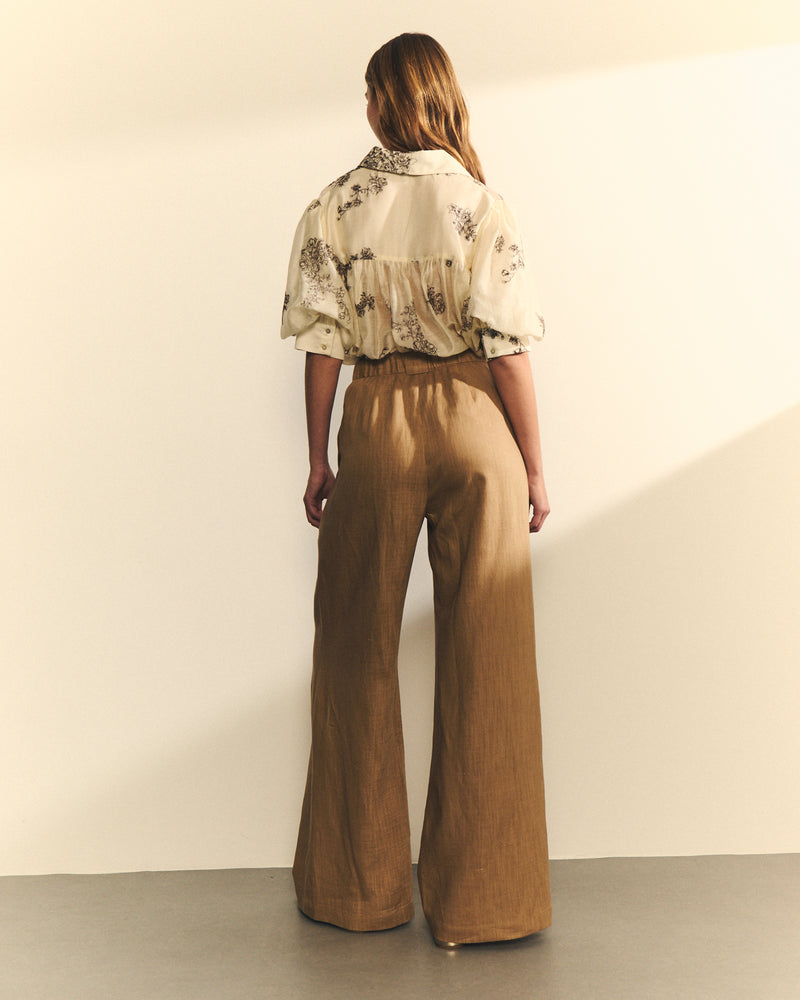 Pantalón Beige Ancho de Lino con Pliegues y Cinturilla con Hebilla