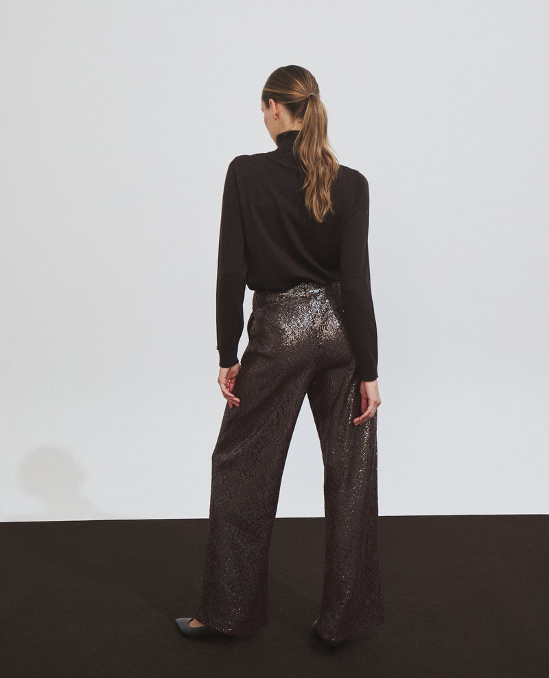 Pantalón de mujer con encaje y corte ancho