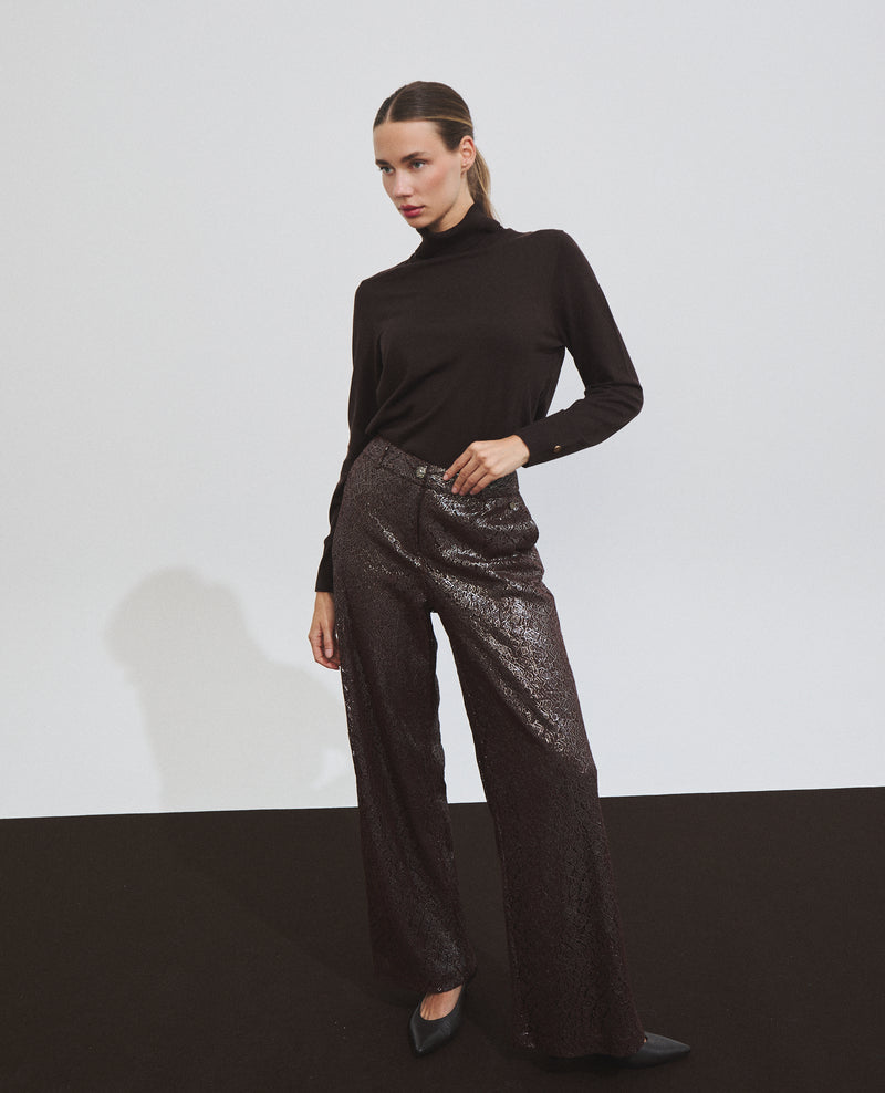 Pantalón de mujer con encaje y corte ancho