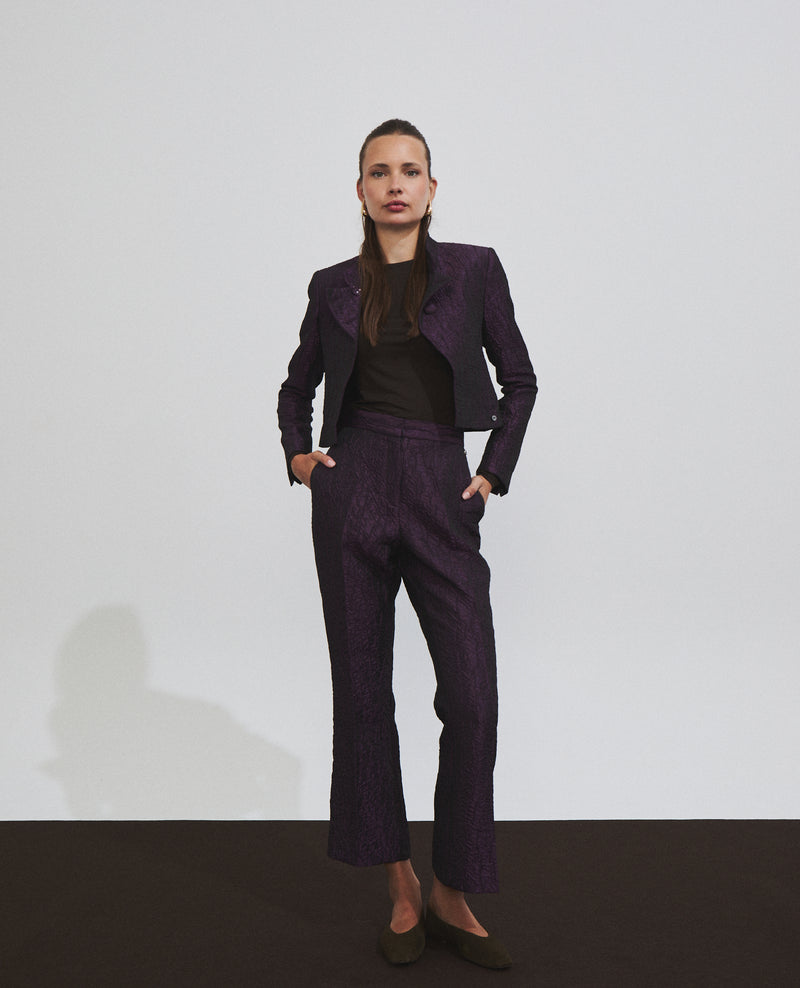 Pantalón de mujer con tejido jacquard y corte campana