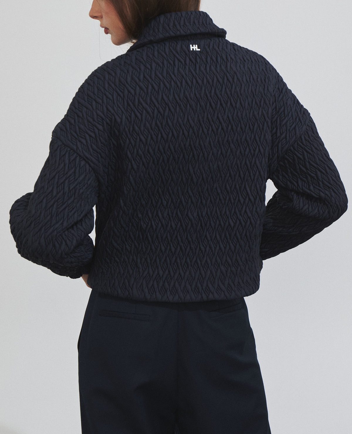 Chaqueta acolchada corta de mujer con tejido acolchado geométrico