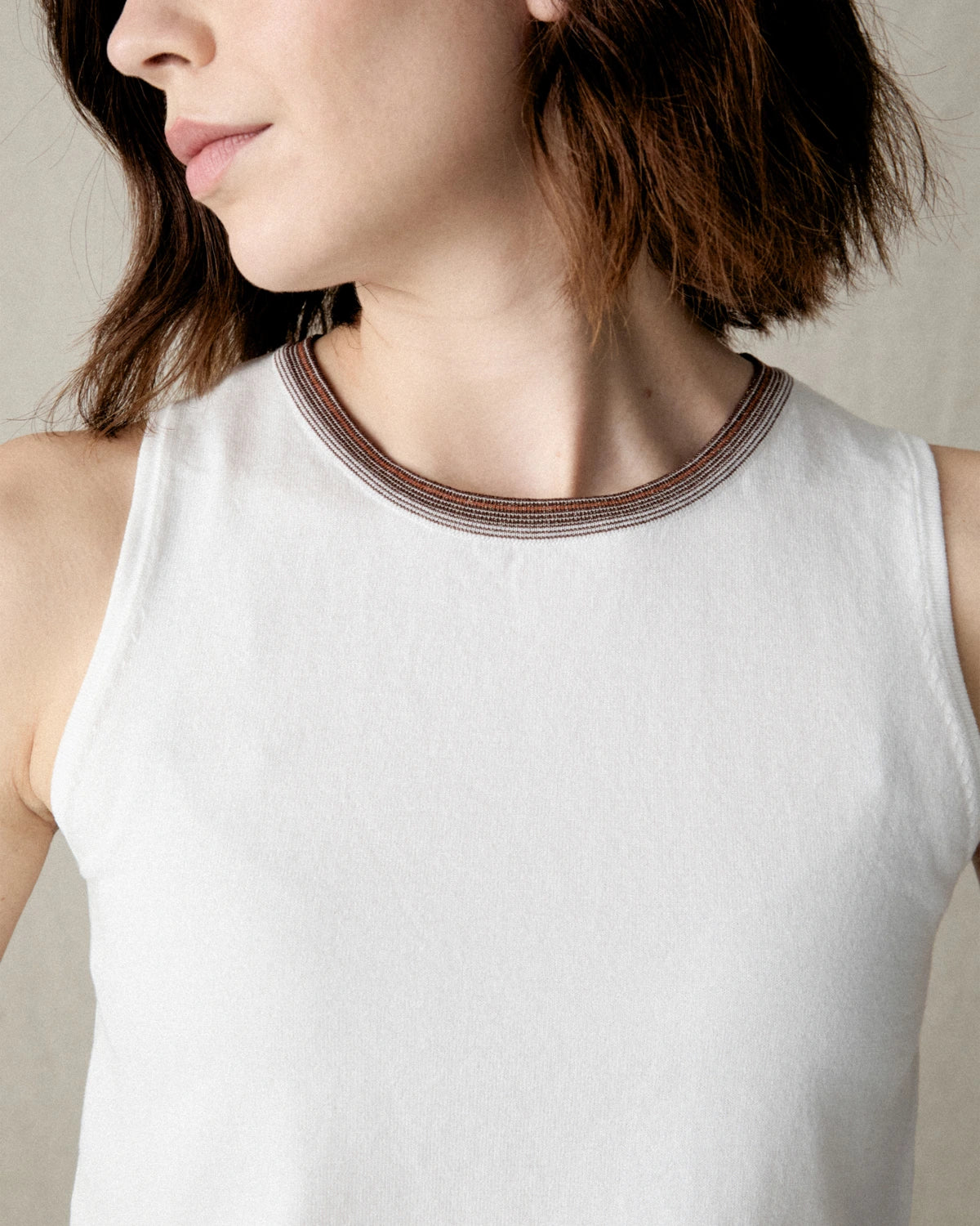 TOP SIN MANGAS CUELLO RAYAS