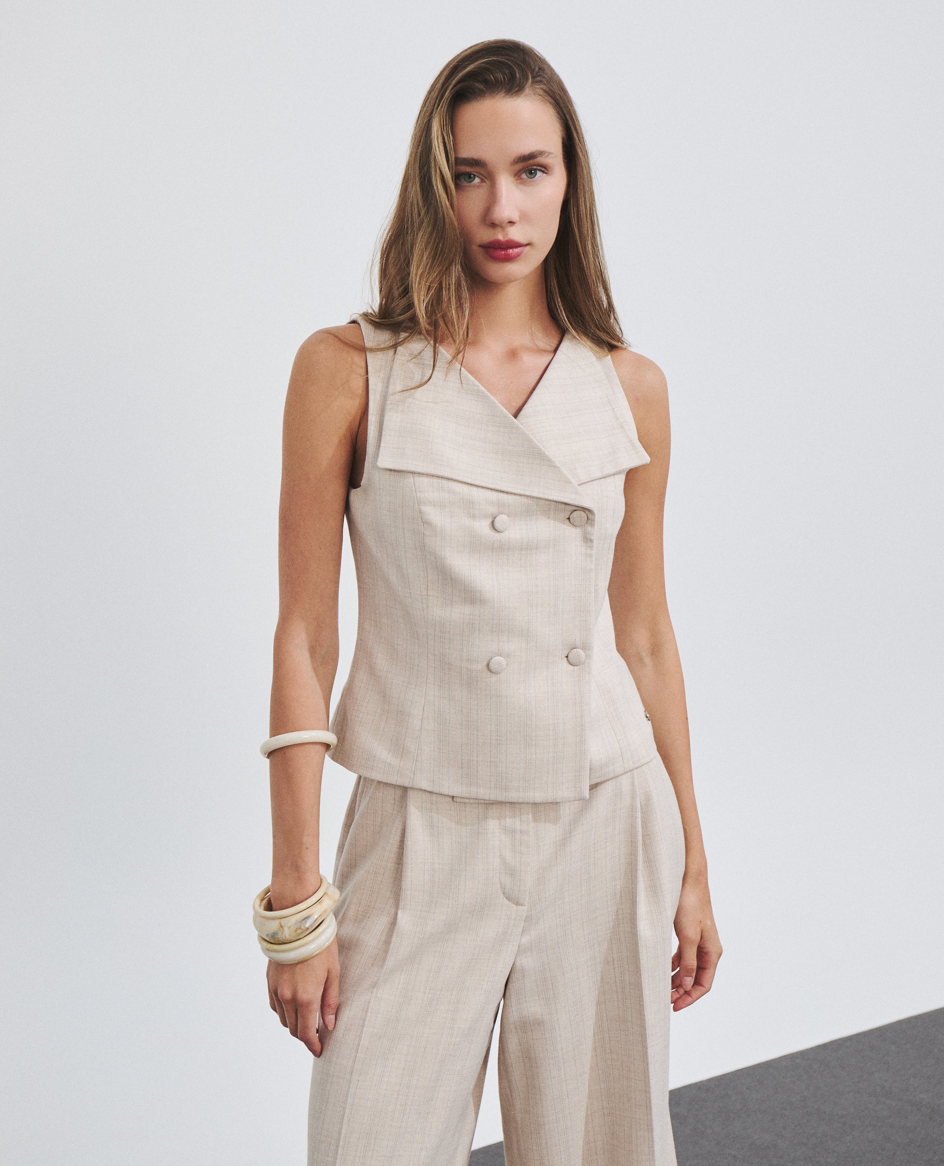 Top de mujer con solapas