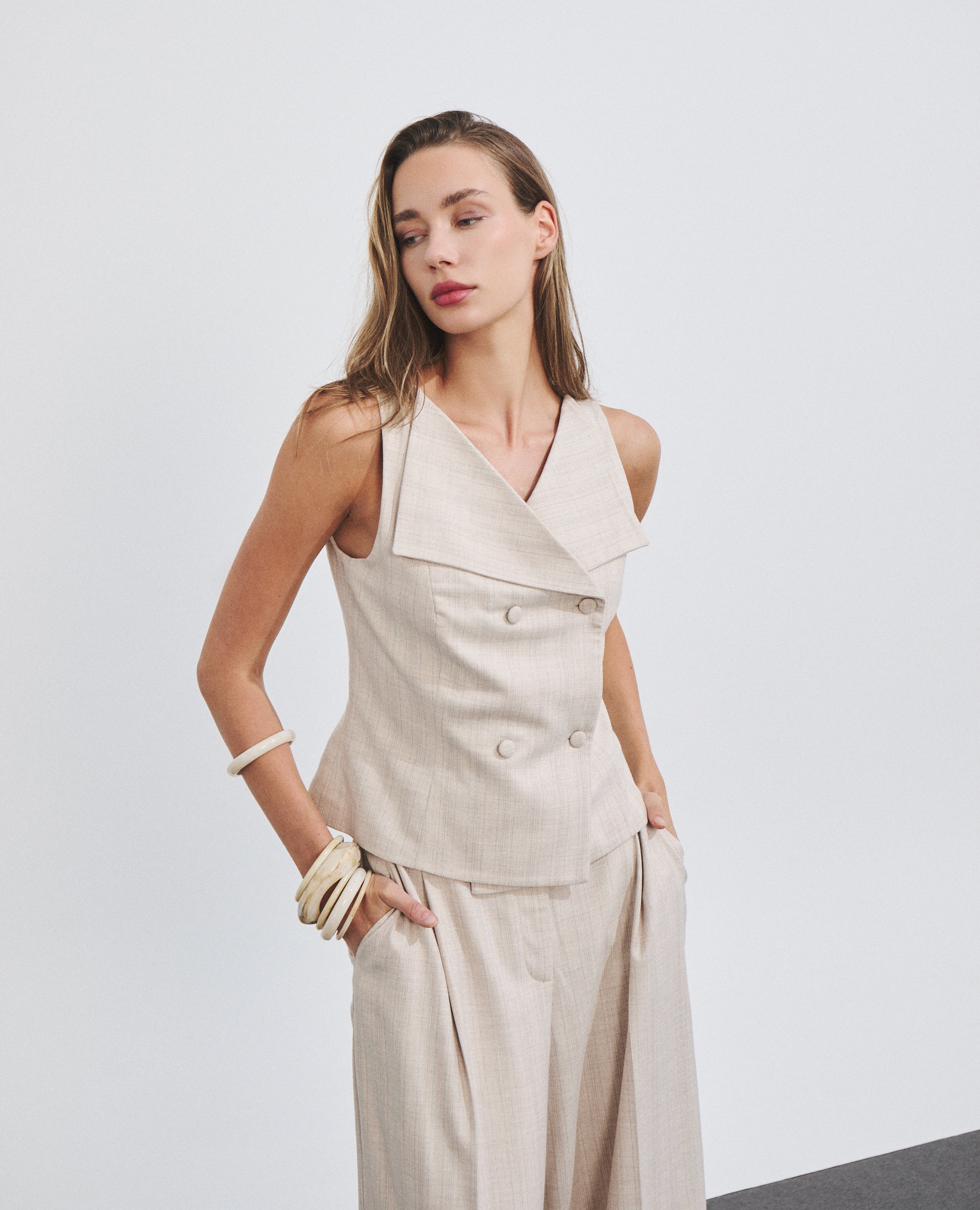 Top de mujer con solapas