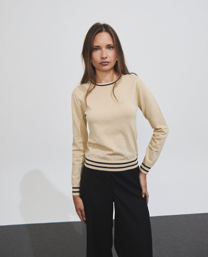 Top de mujer de punto metalizado con detalles a contraste