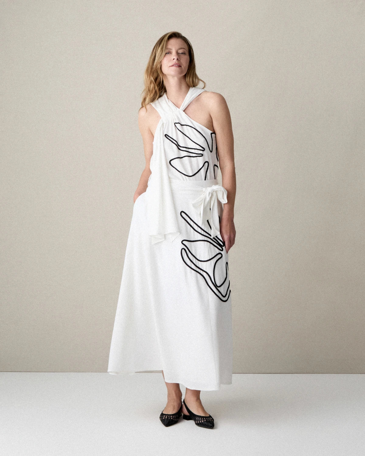 TOP HALTER BORDADO CONTRASTE