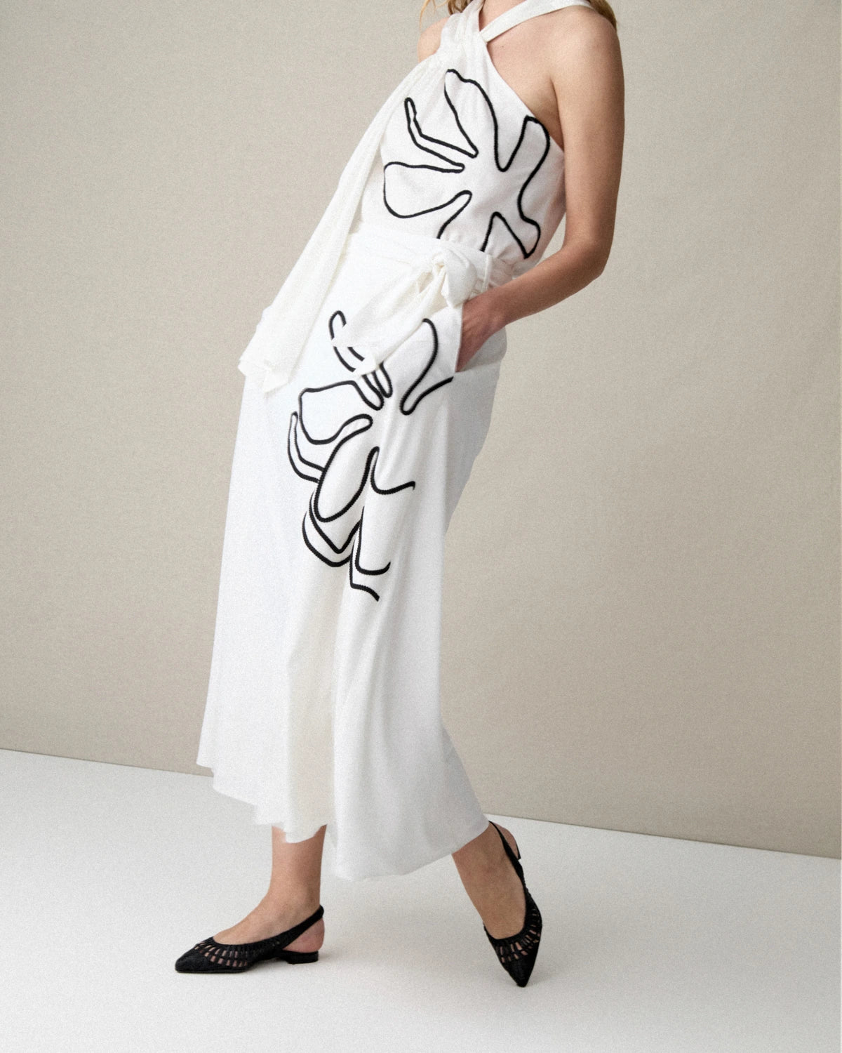 TOP HALTER BORDADO CONTRASTE