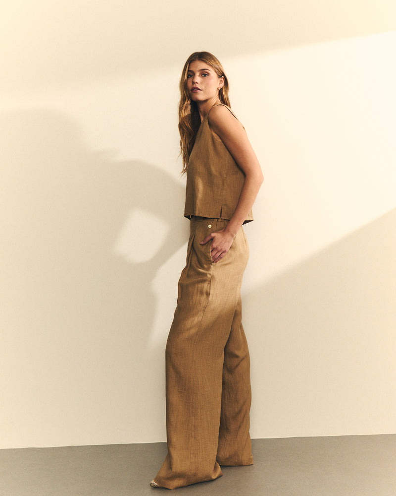 Top Chaleco Beige de Lino con Tirantes y Abertura Delantera Central