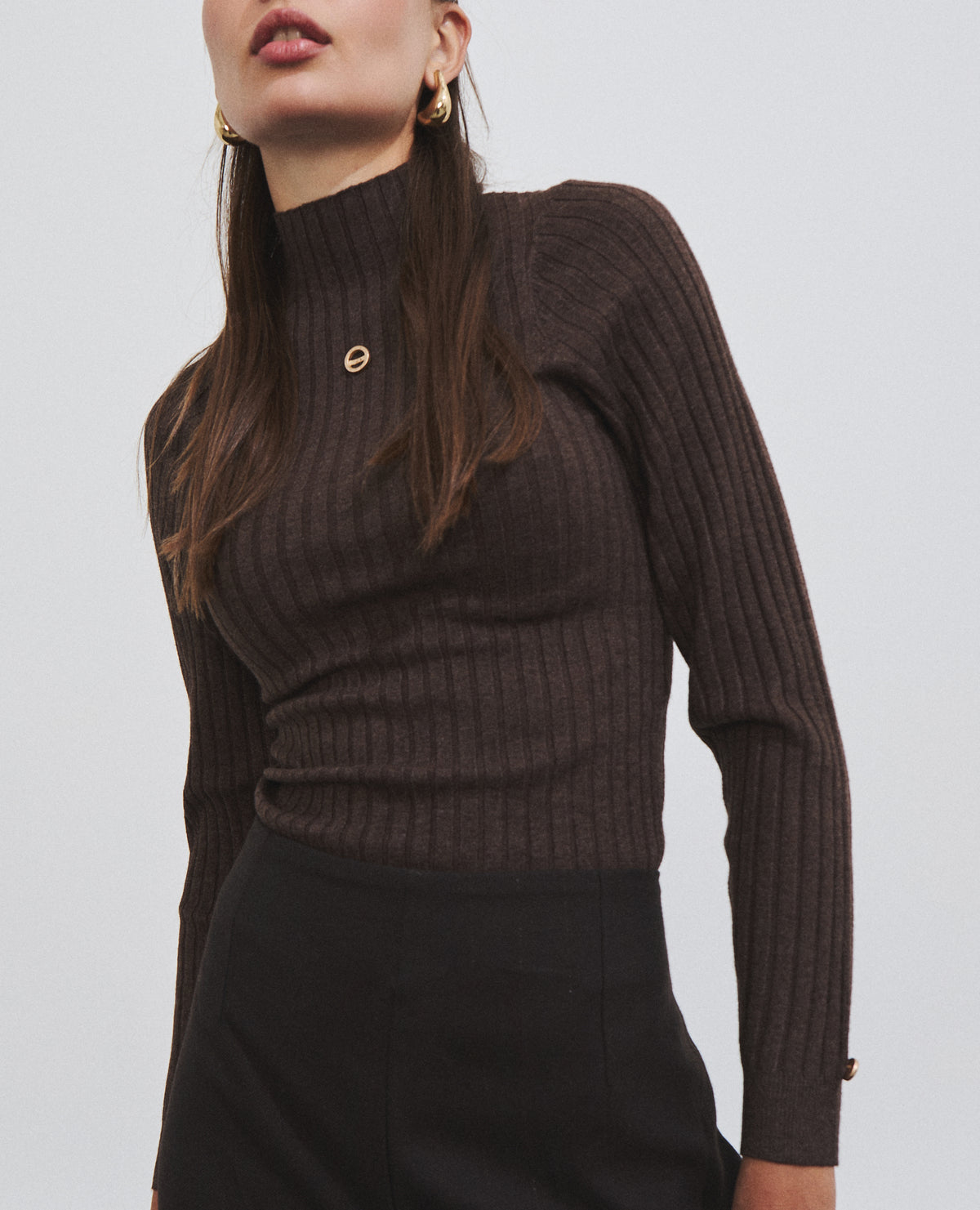 Jersey de mujer de canalé con cuello alto