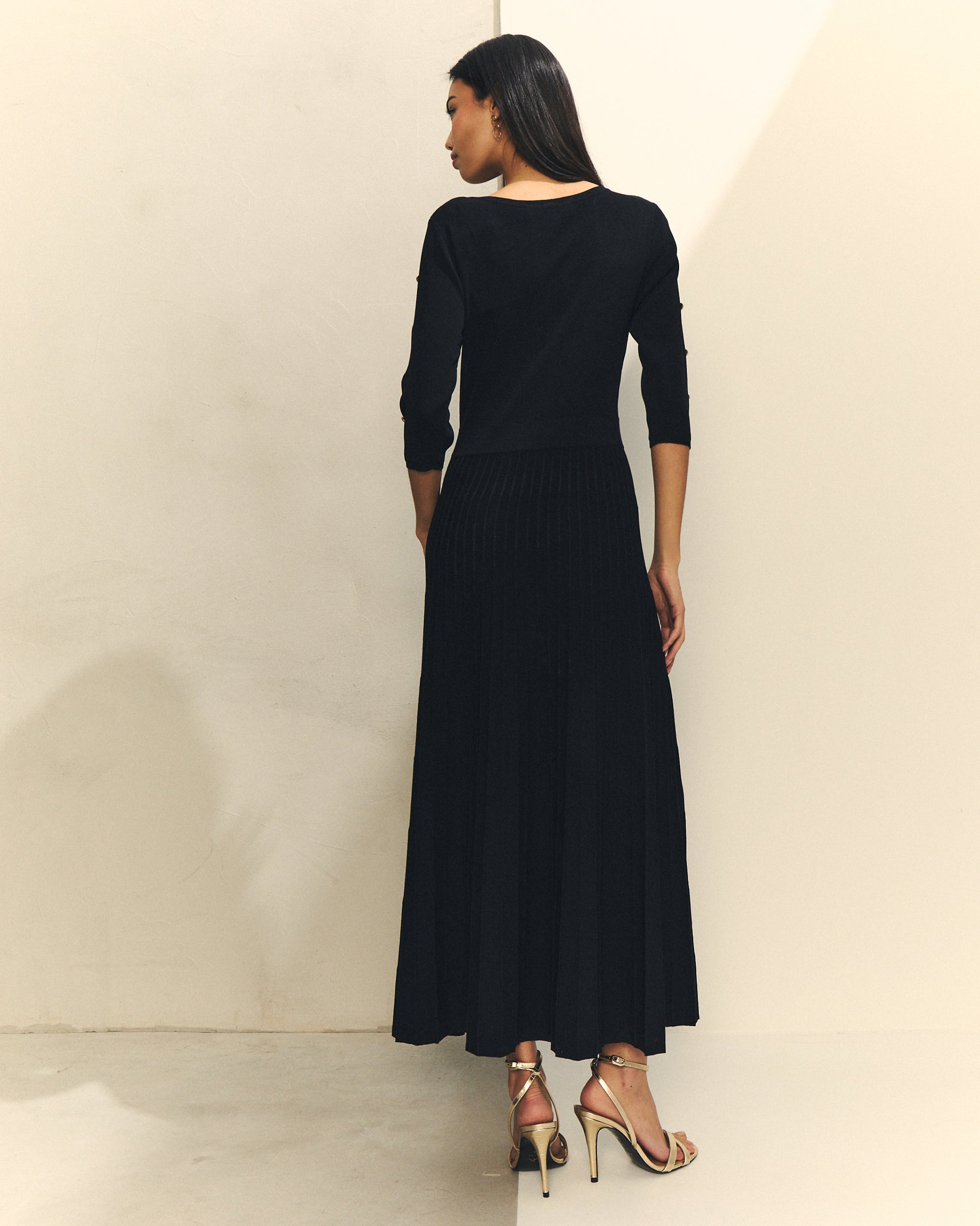 VESTIDO MIDI CON BOTONES EN MANGA