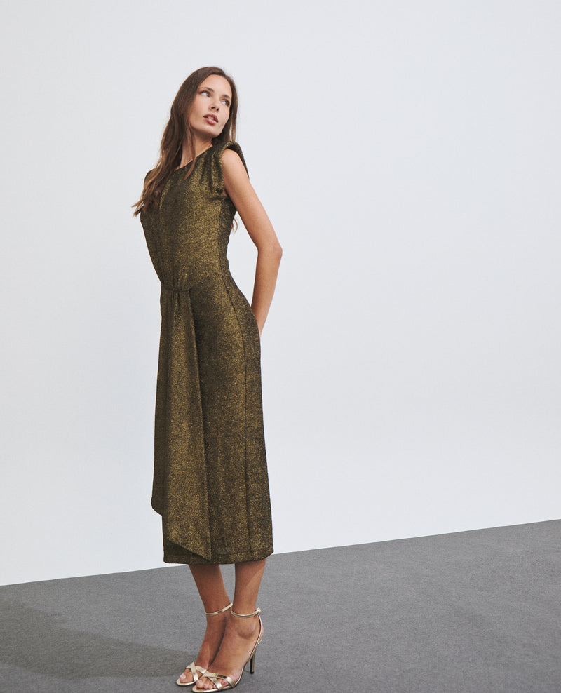 Vestido largo drapeado con cuello alto