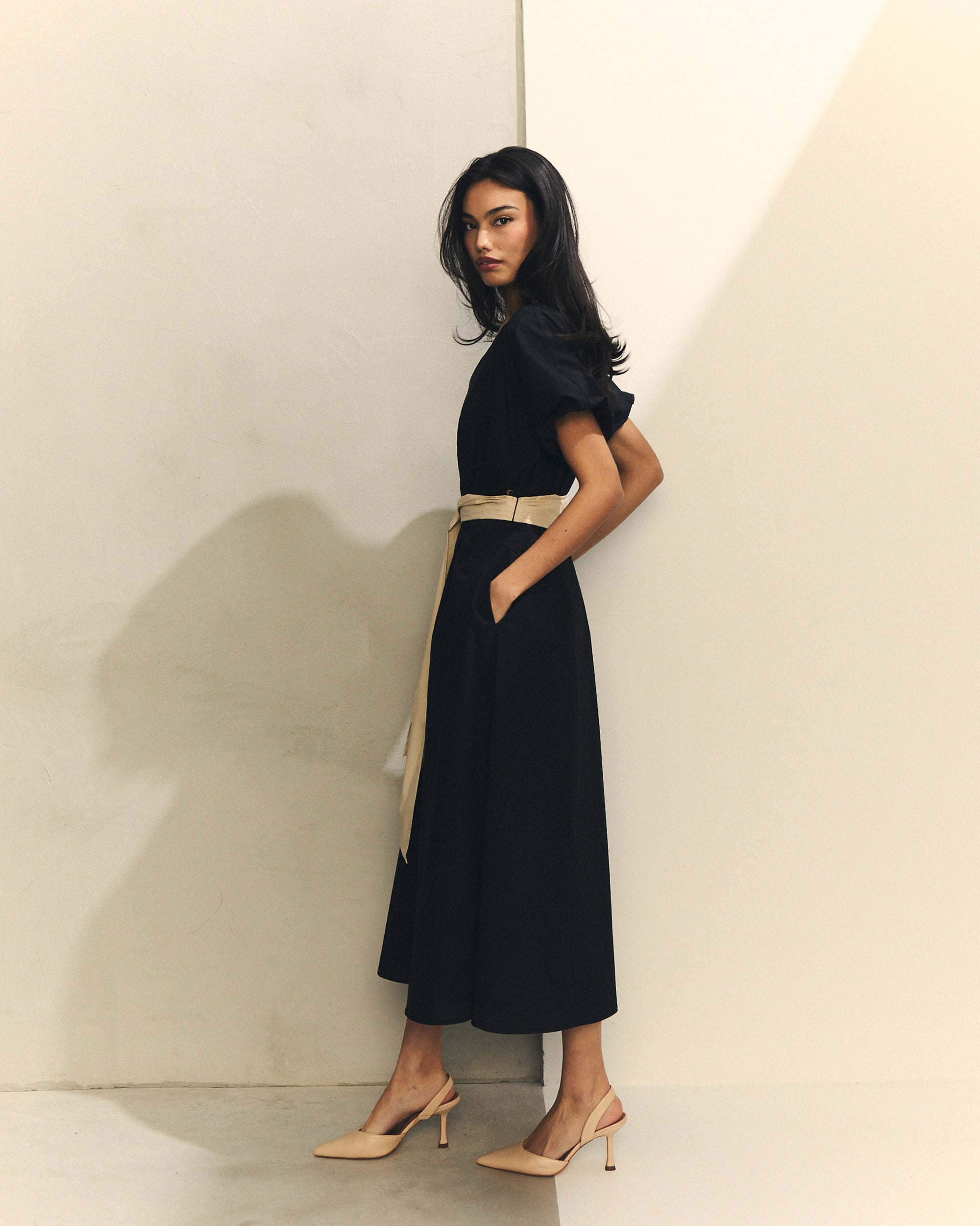 VESTIDO LISO POPELIN ESCOTE PICO
